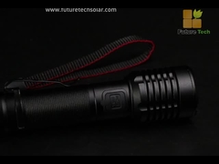 Une lampe de poche avec zoom