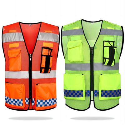 Un bon prix. Veste de sécurité réfléchissante en maille de polyester de 120 gm avec ruban réfléchissant de 5 cm de haut et logo personnalisé pour une grande visibilité en ligne