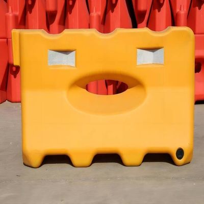 Un bon prix. Barrières en plastique de route de PE provisoire de sécurité pour la sécurité 1300X650X200X400mm de chaussée en ligne