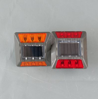 Un bon prix. IP>67 Lampes solaires LED en aluminium 6 avec une résistance à la compression de 30 tonnes et une distance de vision de 800 m en ligne